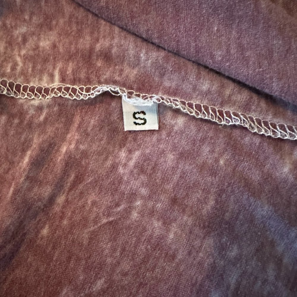 Sexy Pink / Purple rhinestone studded t-shirt.  Size S - Picture 5 of 5